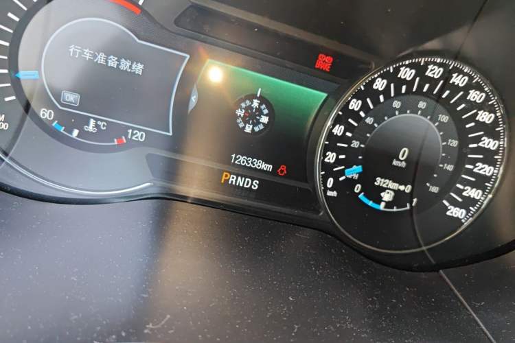 Used Ford Edge 2015 2.0T GTDi Four-Wheel Drive Prestige Model Odometer Close Up