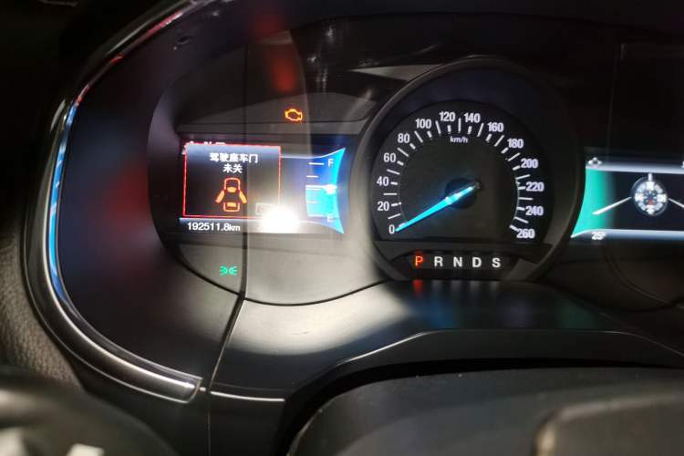 Used Ford Edge 2015 2.0T GTDi 4x4 High-Grade Model Odometer Close Up