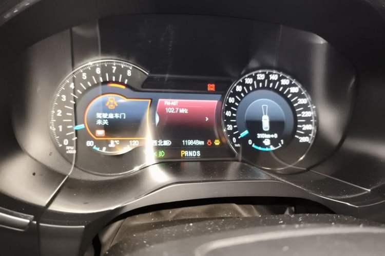 Used Ford Edge 2015 2.0T GTDi Four-Wheel Drive Prestige Model Odometer Close Up