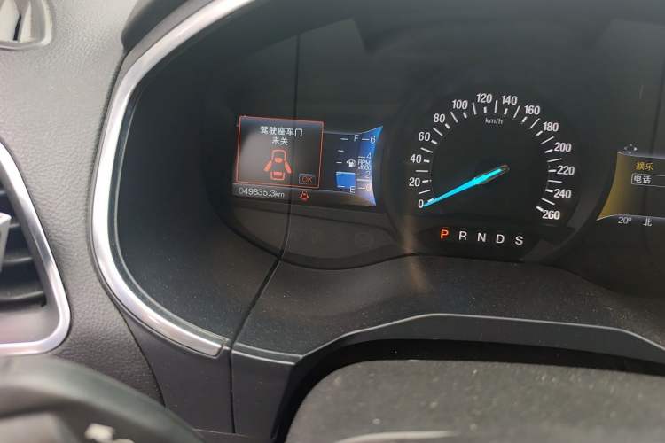 Used Ford Edge 2015 2.0T GTDi Two-Wheel-Drive High-Line Version Odometer Close Up