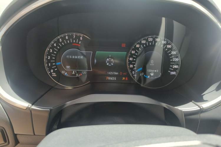 Used Ford Edge 2015 2.0T GTDi Four-Wheel Drive Prestige Model Odometer Close Up
