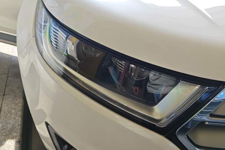 Used Ford Edge 2015 2.0T GTDi Four-Wheel Drive Prestige Model Right Front Headlight