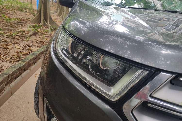 Used Ford Edge 2015 2.0T GTDi Two-Wheel-Drive High-Line Version Right Front Headlight
