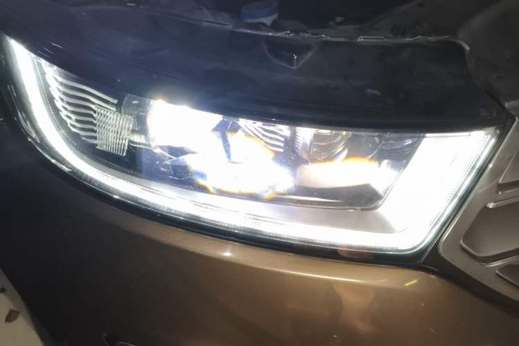 Used Ford Edge 2015 2.0T GTDi Four-Wheel Drive Prestige Model Right Front Headlight