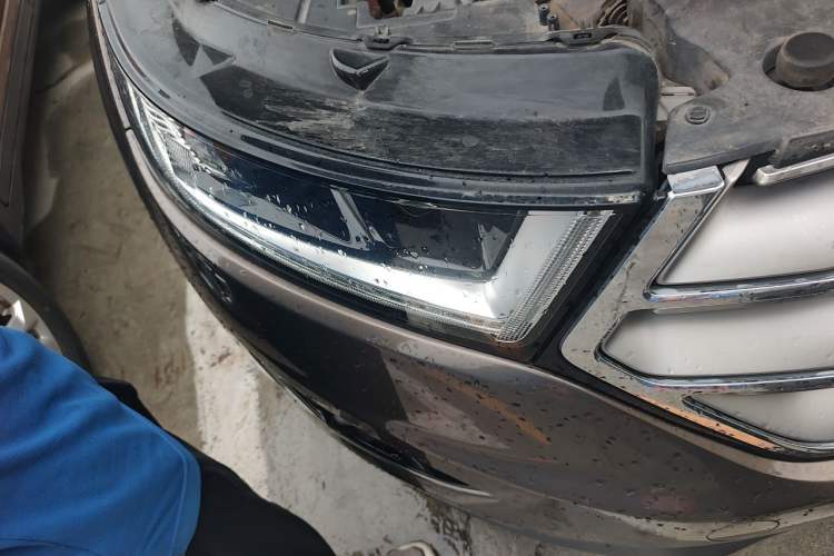 Used Ford Edge 2015 2.0T GTDi Two-Wheel-Drive High-Line Version Right Front Headlight