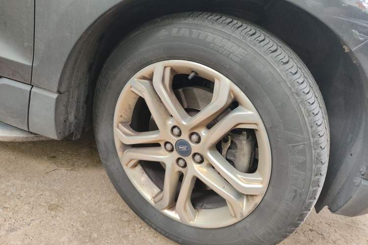 Used Ford Edge 2015 2.0T GTDi Two-Wheel-Drive High-Line Version Right Front Wheel Hub
