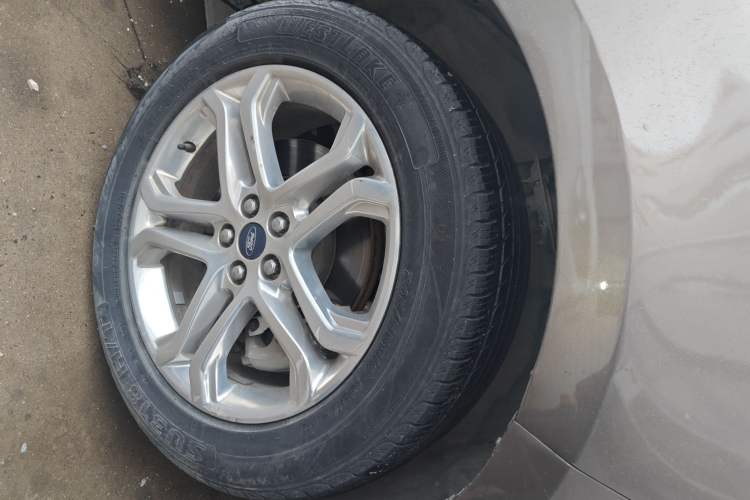 Used Ford Edge 2015 2.0T GTDi Two-Wheel-Drive High-Line Version Right Front Wheel Hub
