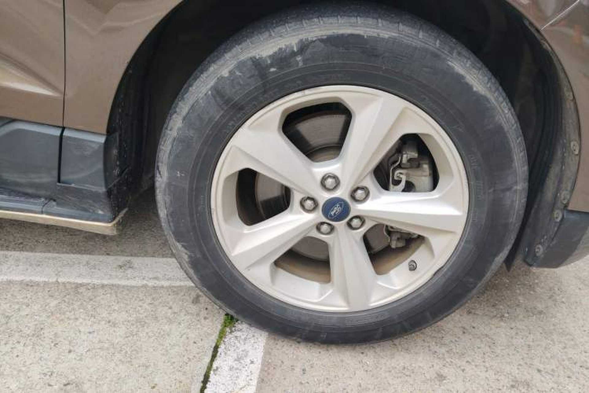 Used Ford Edge 2015 2.0T GTDi Two-Wheel-Drive Elite Edition Right Front Wheel Hub
