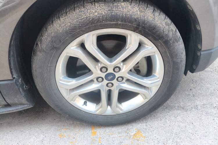 Used Ford Edge 2015 2.0T GTDi Two-Wheel-Drive High-Line Version Right Front Wheel Hub