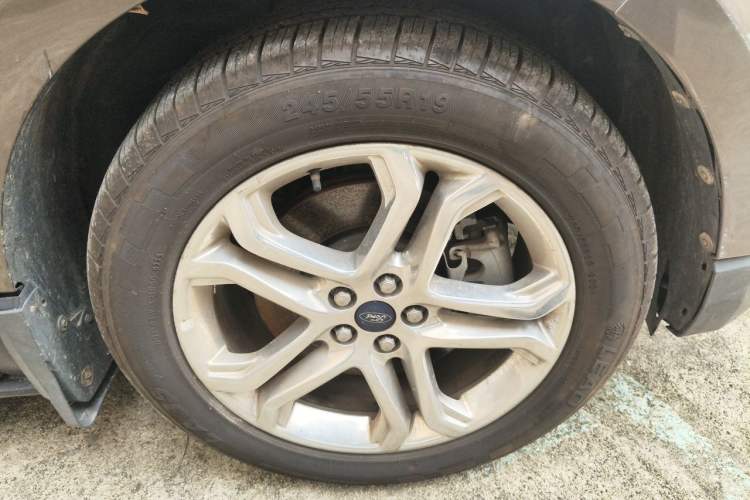 Used Ford Edge 2015 2.0T GTDi Two-Wheel-Drive High-Line Version Right Front Wheel Hub