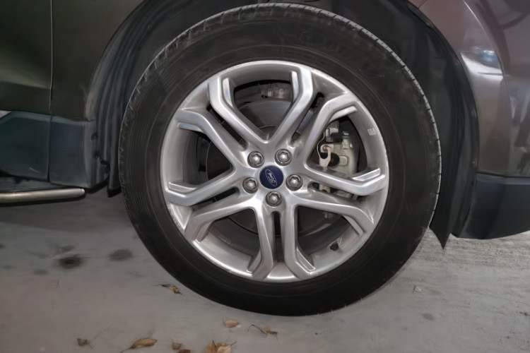 Used Ford Edge 2015 2.0T GTDi 4x4 High-Grade Model Right Front Wheel Hub