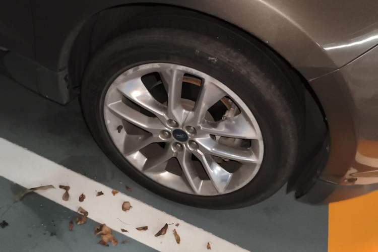 Used Ford Edge 2015 2.0T GTDi Four-Wheel Drive Prestige Model Right Front Wheel Hub