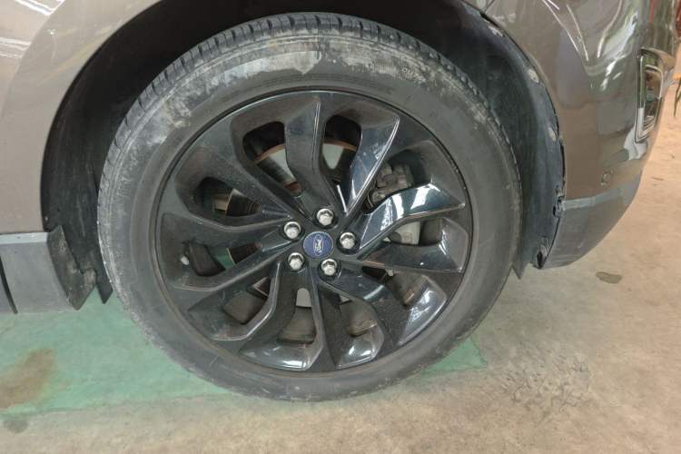 Used Ford Edge 2015 2.7T GTDi 4x4 Prestige 7-Seater Right Front Wheel Hub