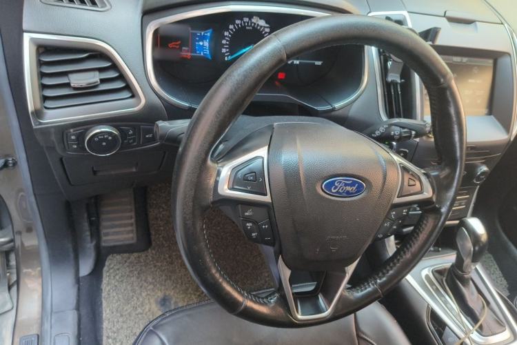 Used Ford Edge 2015 2.0T GTDi 4x4 High-Grade Model Steering Wheel