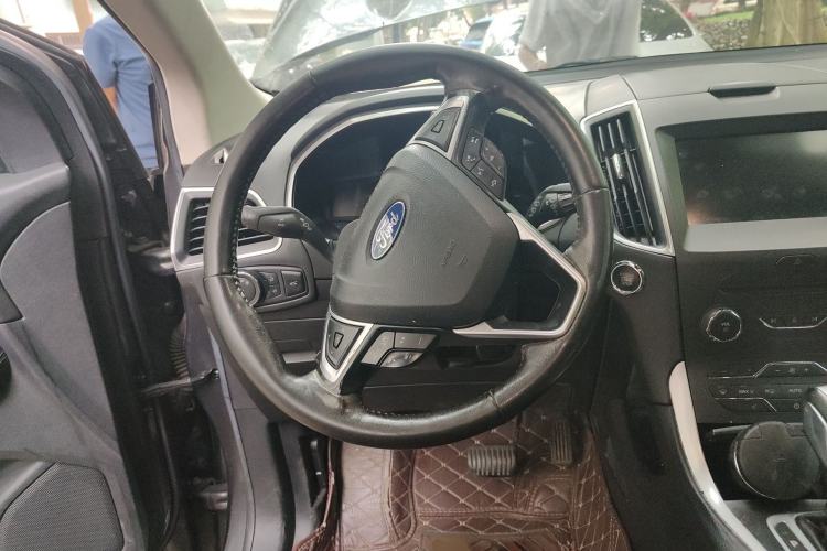 Used Ford Edge 2015 2.0T GTDi Two-Wheel-Drive High-Line Version Steering Wheel