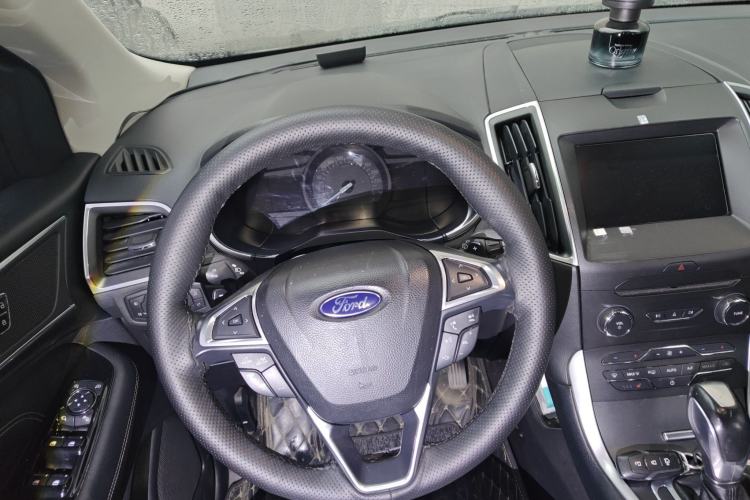 Used Ford Edge 2015 2.0T GTDi Two-Wheel-Drive High-Line Version Steering Wheel