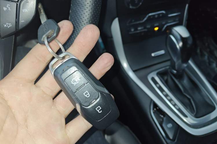 Used Ford Edge 2015 2.0T GTDi Two-Wheel-Drive High-Line Version Vehicle Key
