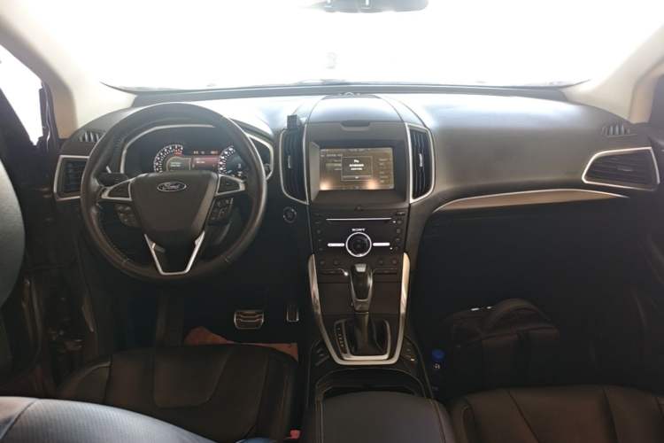 Used Ford Edge 2015 2.0T GTDi Four-Wheel Drive Prestige Model Center Console