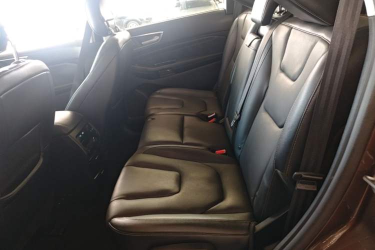 Used Ford Edge 2015 2.0T GTDi Four-Wheel Drive Prestige Model Left Rear Seat