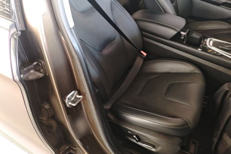 Used Ford Edge 2015 2.0T GTDi Four-Wheel Drive Prestige Model Right Front Seat