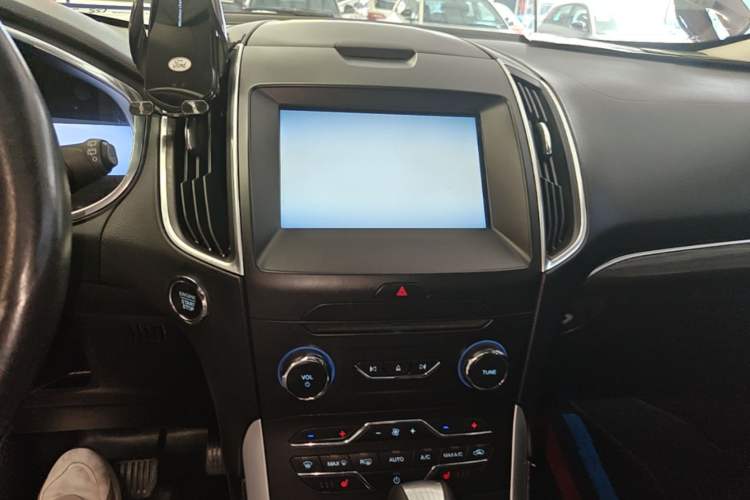 Used Ford Edge 2015 2.0T GTDi Two-Wheel-Drive High-Line Version Audio And AC Panel
