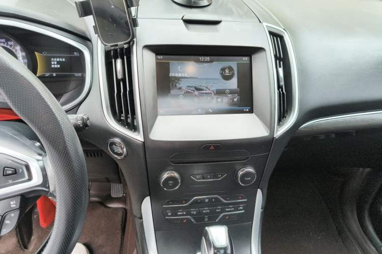 Used Ford Edge 2015 2.0T GTDi Two-Wheel-Drive High-Line Version Audio And AC Panel