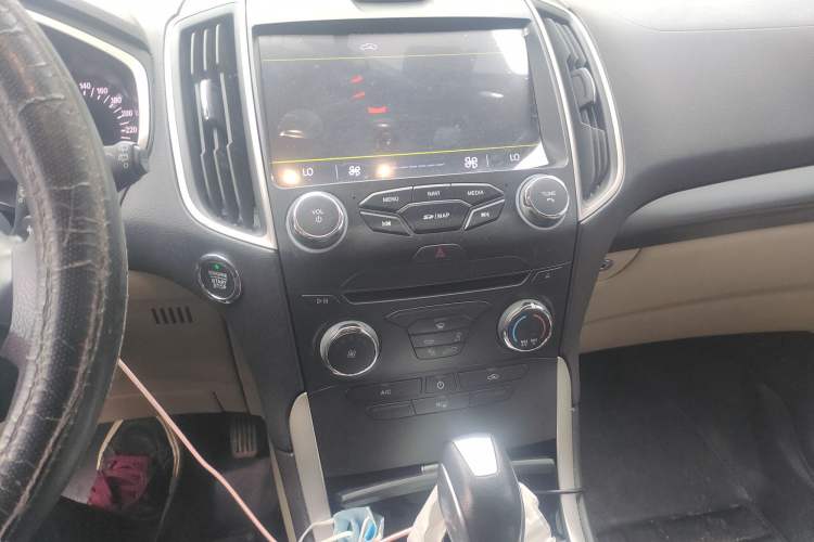 Used Ford Edge 2015 2.0T GTDi Two-Wheel-Drive Elite Edition Audio And AC Panel