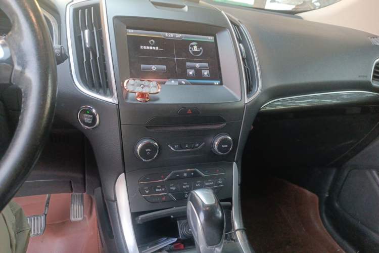 Used Ford Edge 2015 2.0T GTDi Two-Wheel-Drive High-Line Version Audio And AC Panel