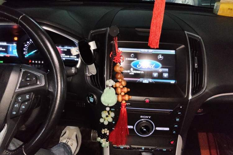 Used Ford Edge 2015 2.7T GTDi 4x4 Sporty 7-Seater Audio And AC Panel