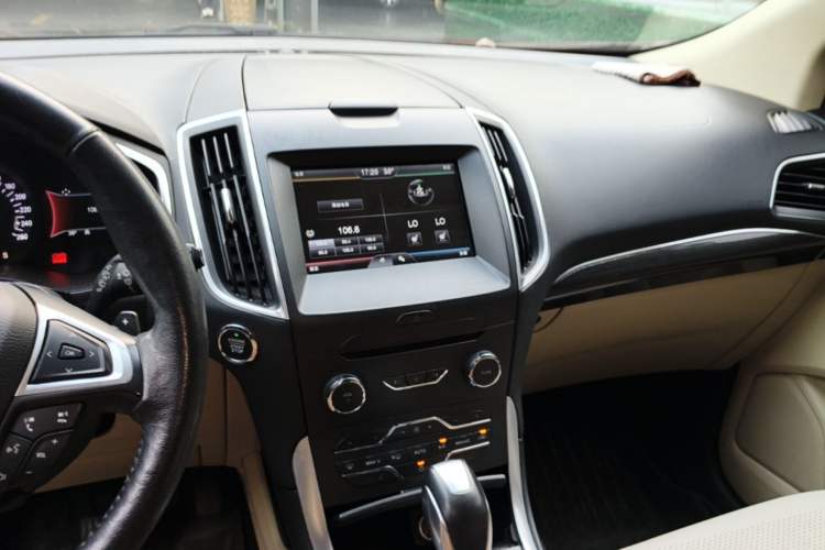 Used Ford Edge 2015 2.0T GTDi Two-Wheel-Drive High-Line Version Audio And AC Panel