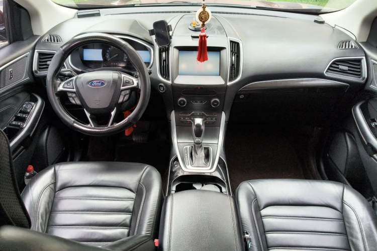 Used Ford Edge 2015 2.0T GTDi Two-Wheel-Drive High-Line Version Center Console