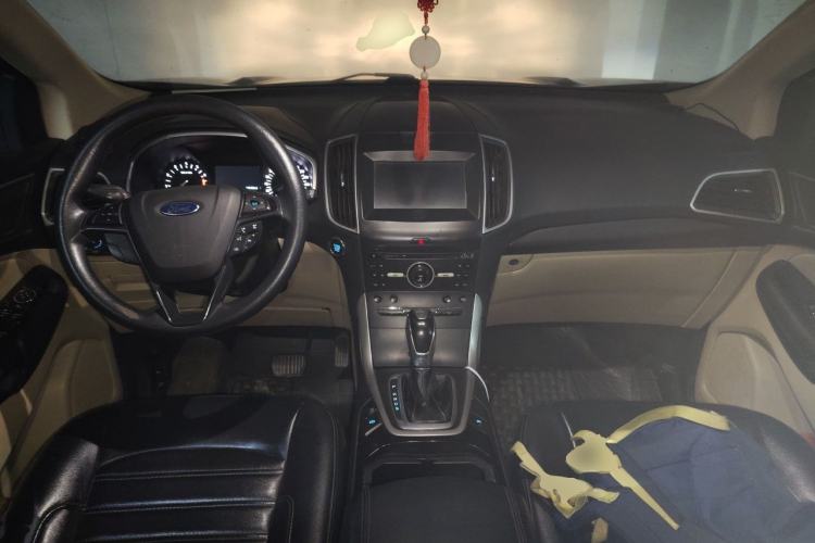 Used Ford Edge 2015 2.0T GTDi Two-Wheel-Drive Elite Edition Center Console
