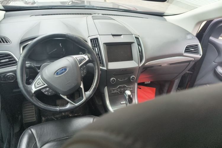 Used Ford Edge 2015 2.0T GTDi 4x4 High-Grade Model Center Console