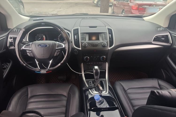 Used Ford Edge 2015 2.0T GTDi Two-Wheel-Drive Platinum Edition Center Console