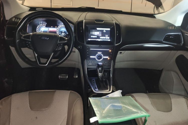 Used Ford Edge 2015 2.0T GTDi Four-Wheel Drive Prestige Model Center Console