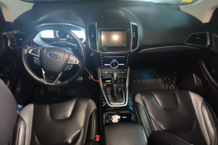 Used Ford Edge 2015 2.7T GTDi 4x4 Sporty 7-Seater Center Console
