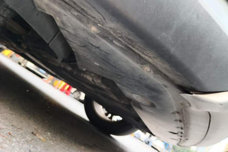 Used Ford Edge 2015 2.0T GTDi Two-Wheel-Drive High-Line Version Chassis Front Right
