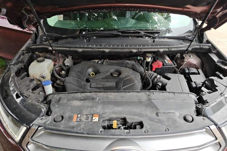 Used Ford Edge 2015 2.0T GTDi Two-Wheel-Drive High-Line Version Engine Bay