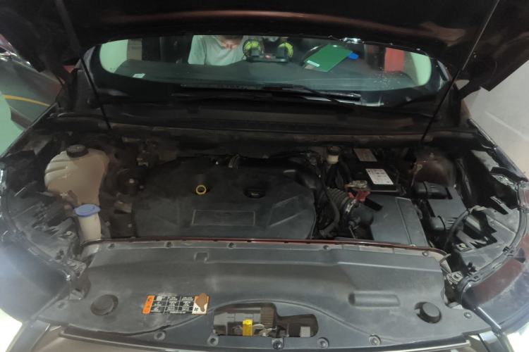 Used Ford Edge 2015 2.0T GTDi Four-Wheel Drive Prestige Model Engine Bay