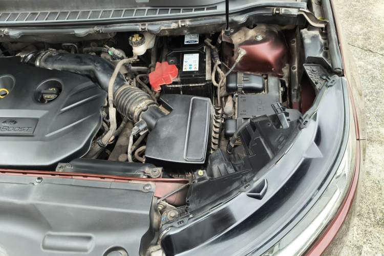 Used Ford Edge 2015 2.0T GTDi Two-Wheel-Drive High-Line Version Engine Bay Left