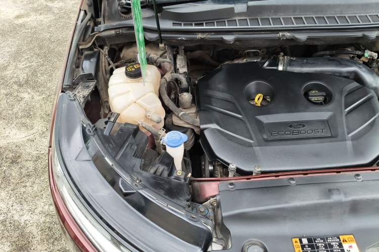 Used Ford Edge 2015 2.0T GTDi Two-Wheel-Drive High-Line Version Engine Bay Right