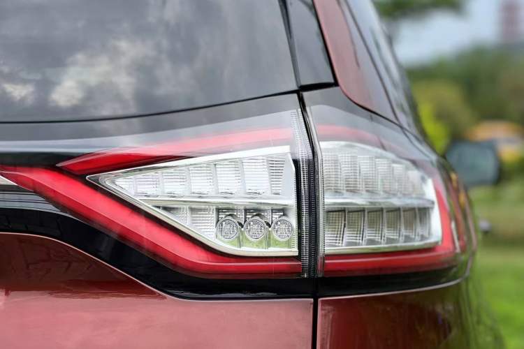 Used Ford Edge 2015 2.0T GTDi 4x4 High-Grade Model Exterior 7