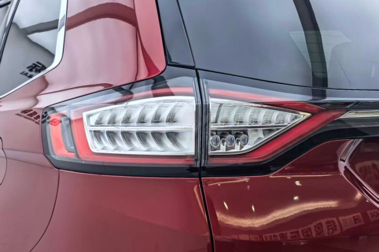 Used Ford Edge 2015 2.0T GTDi 4x4 High-Grade Model Exterior 9