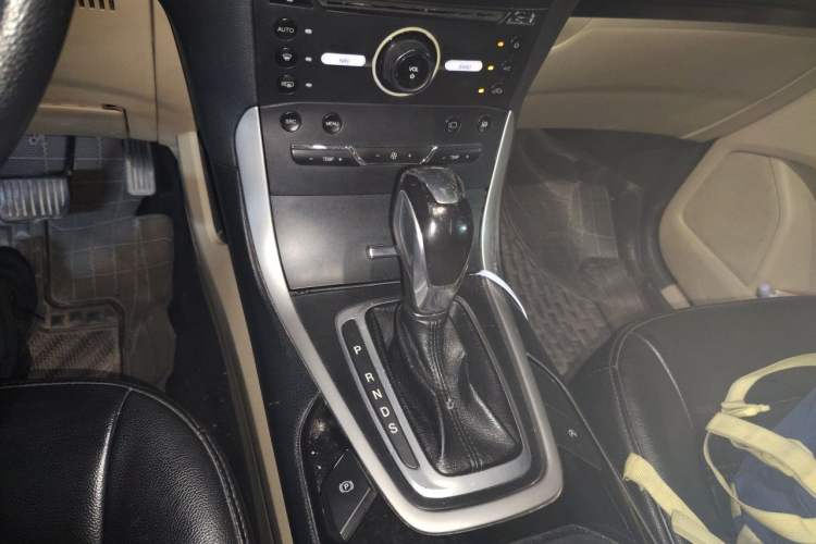 Used Ford Edge 2015 2.0T GTDi Two-Wheel-Drive Elite Edition Gear Lever
