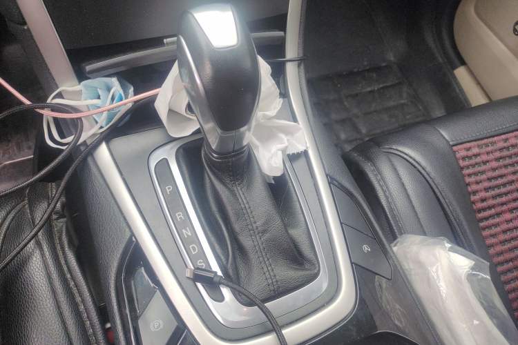 Used Ford Edge 2015 2.0T GTDi Two-Wheel-Drive Elite Edition Gear Lever
