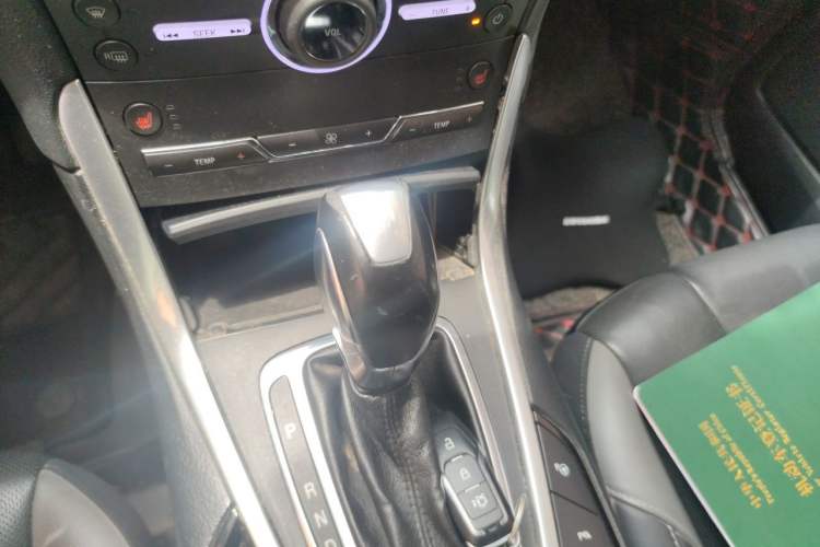 Used Ford Edge 2015 2.7T GTDi 4x4 Sporty 7-Seater Gear Lever