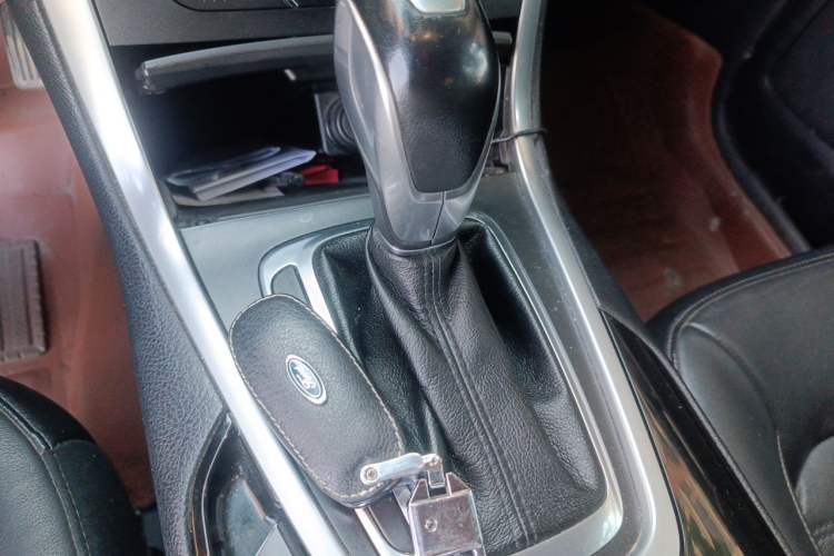 Used Ford Edge 2015 2.0T GTDi Two-Wheel-Drive High-Line Version Gear Lever