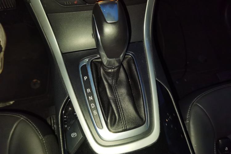 Used Ford Edge 2015 2.0T GTDi Two-Wheel-Drive High-Line Version Gear Lever