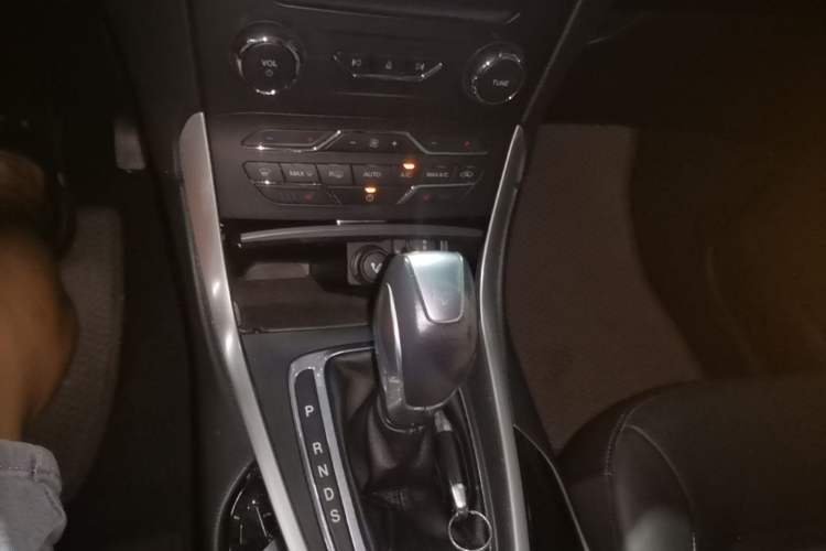 Used Ford Edge 2015 2.0T GTDi 4x4 High-Grade Model Gear Lever
