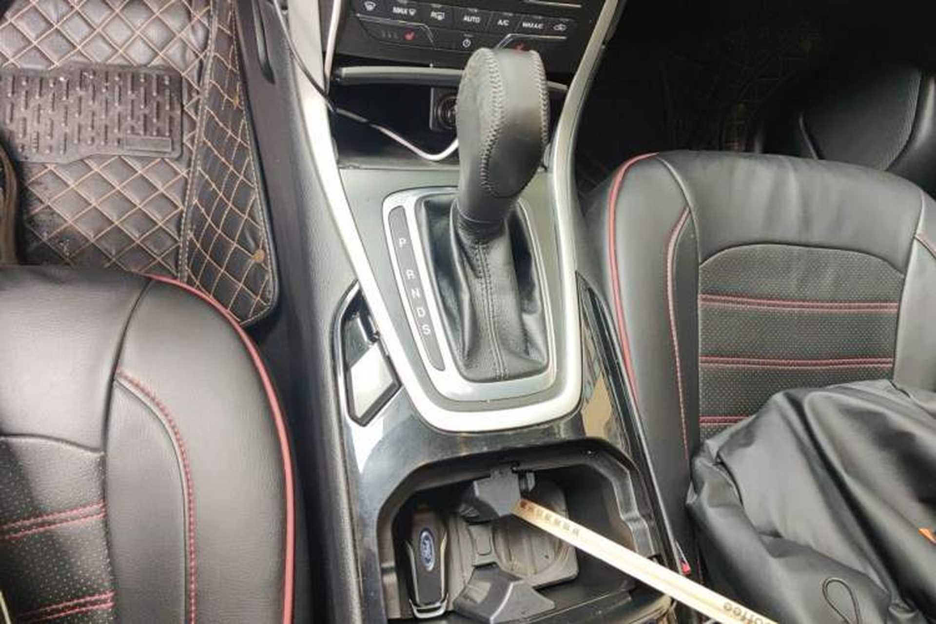 Used Ford Edge 2015 2.0T GTDi Two-Wheel-Drive High-Line Version Gear Lever
